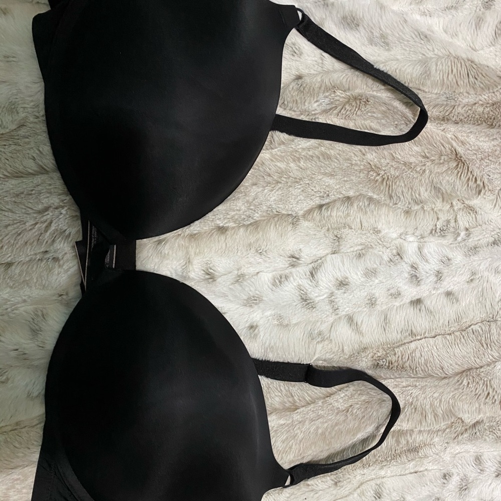 1 red and 1 black VS comfy bras - Picture 2 of 2